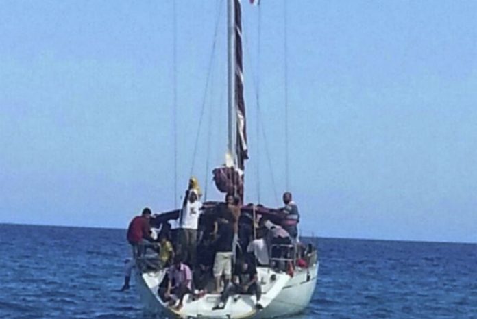 migranti barca a vela