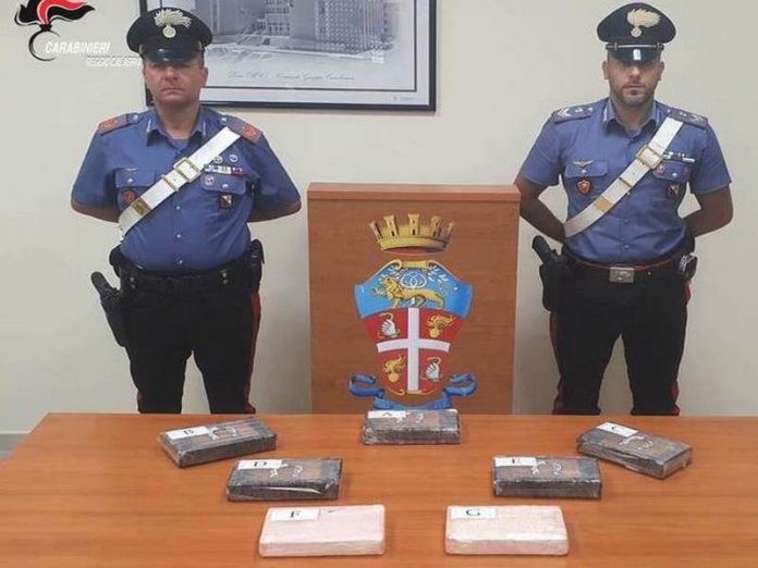 cocaina rinvenuta auto poliziotto