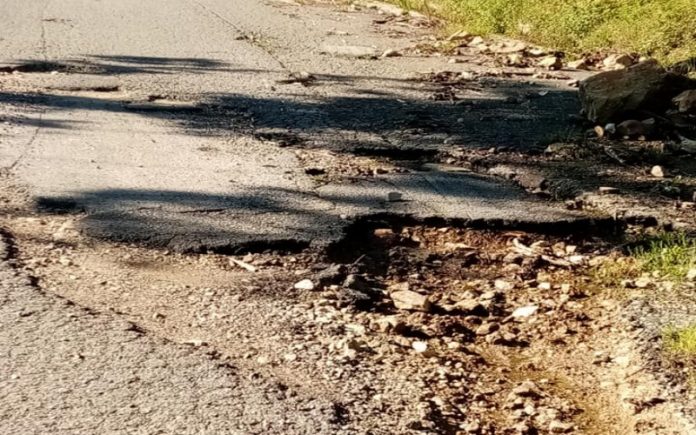 strada comunale dissestata mendicino