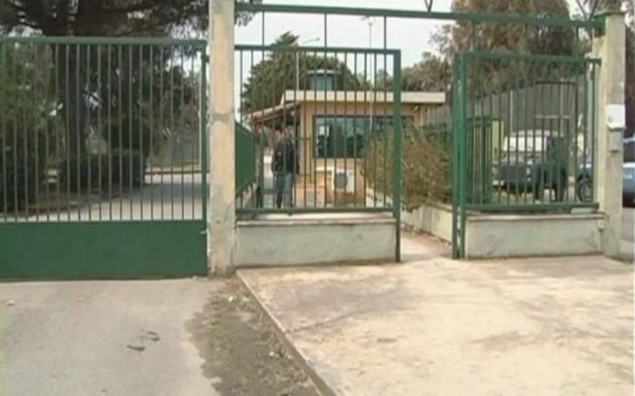 positivi covid-19 migranti crotone