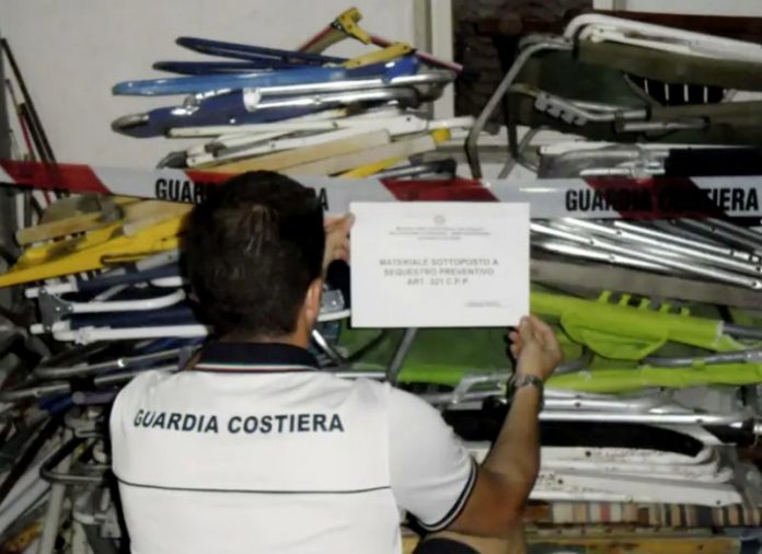 guardia costiera sequestro ombrelloni sdraio