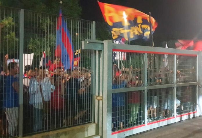 tifosi festa salvezza cosenza calcio