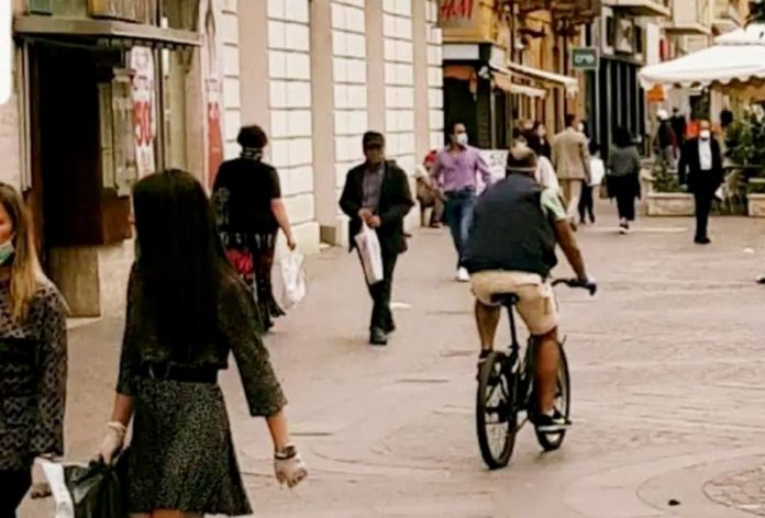 Cosenza biciclette in transito in città