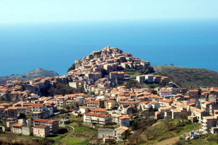 rinviata apertura scuole grisolia caso positivo covid
