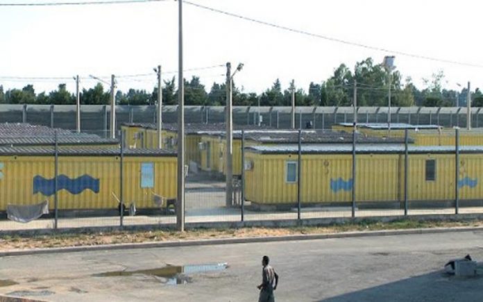 migranti positivi in fuga dal cara crotone