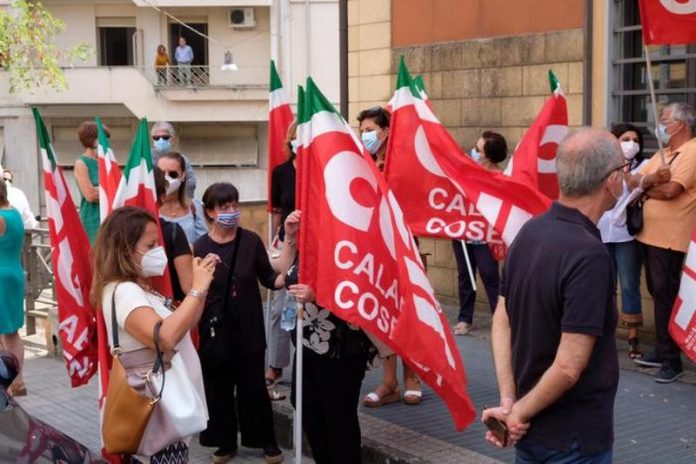protesta cgil sindacati scuola cosenza