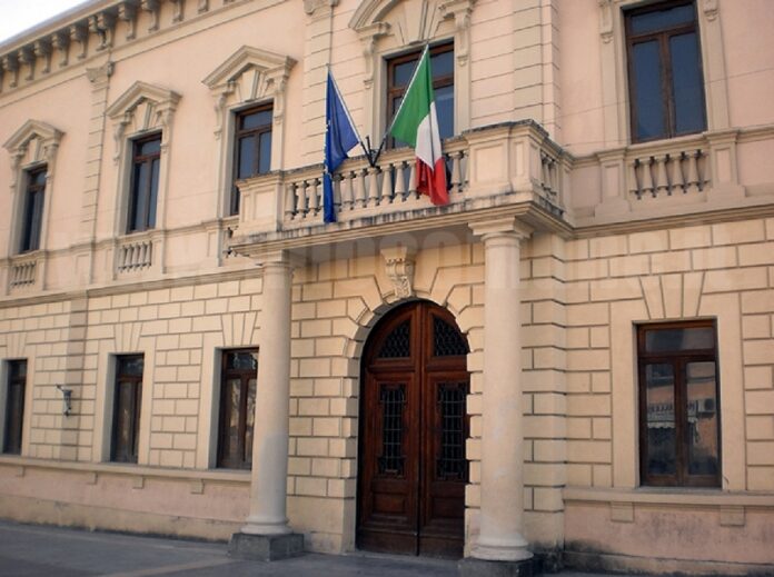 Covid sindaco Castrovillari chiude le strade della movida
