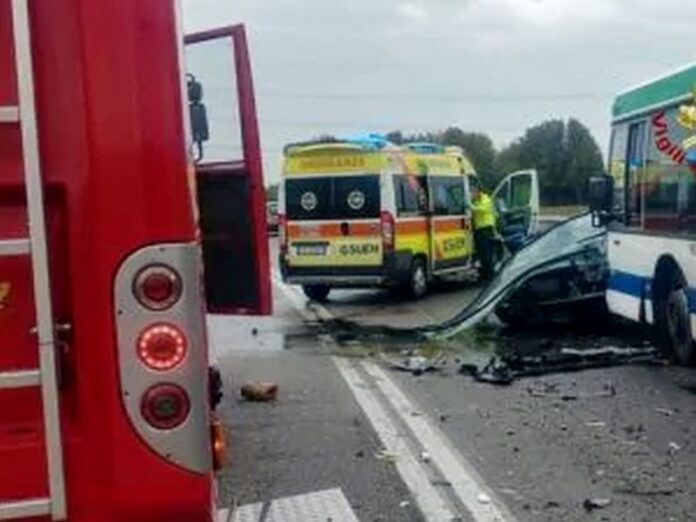 incidente auto bus morta ragazza calabrese