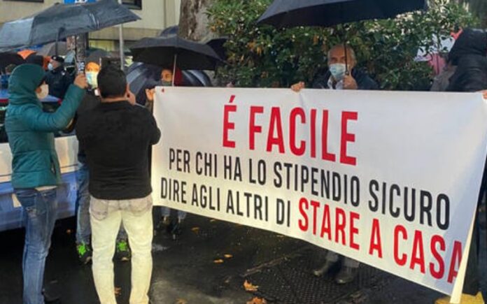 manifestazione contro dpcm anche a Cosenza