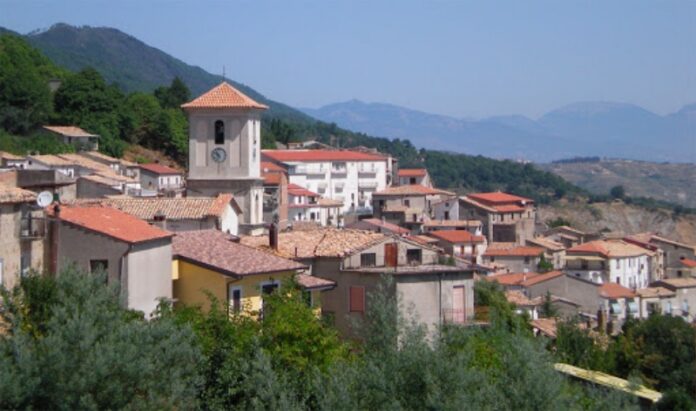 4 positivi a Rota Greca chiuse le scuole