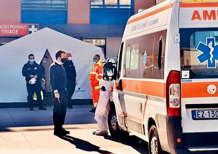 Cosenza, Il Comune ha allestito due tende davanti al Pronto