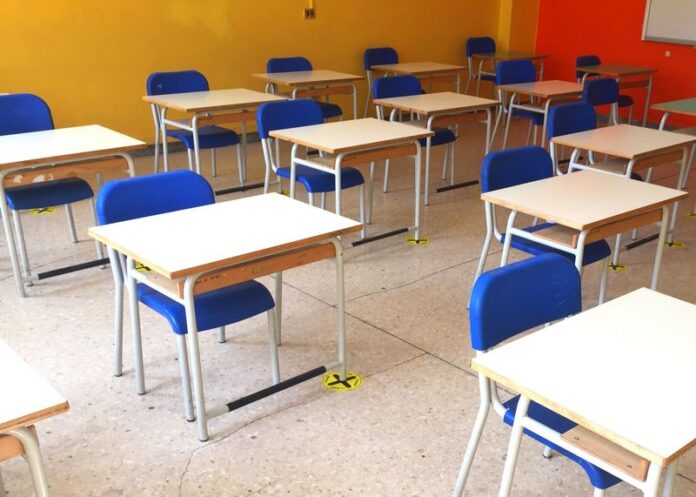 aula banchi distanziati