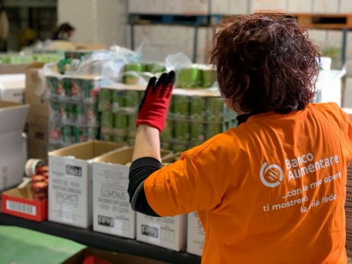 aiuti famiglie bisognose banco alimentare