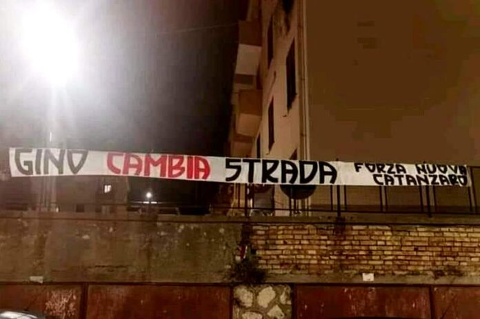 striscione Forza Nuova contro Gino Strada