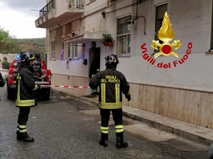 vigili del fuoco incendio abitazione