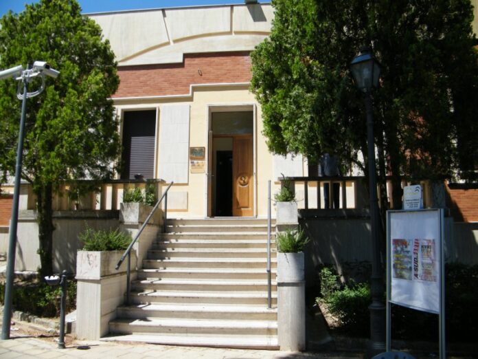 riapre Biblioteca Comunale Filippo_De_Nobili