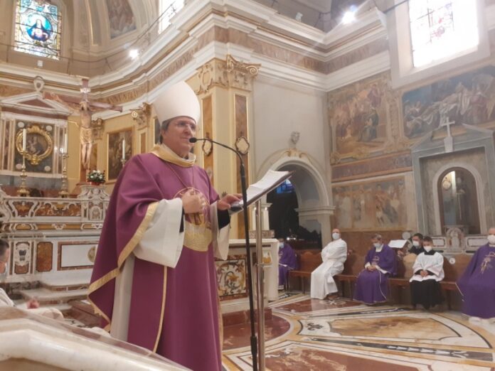 Mons. Savino politica e chiesa
