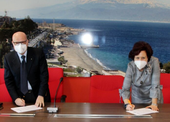 Valerio Berti e Myriam Calipari firmano convenzione Avis comunale OdV RC Farmac'è