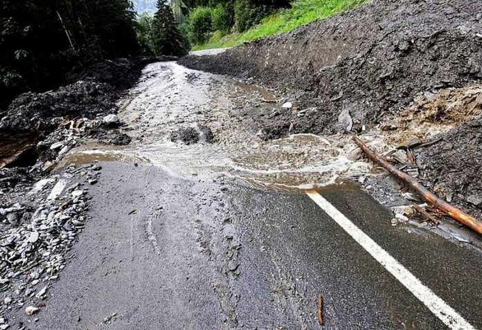 frana strada pioggia