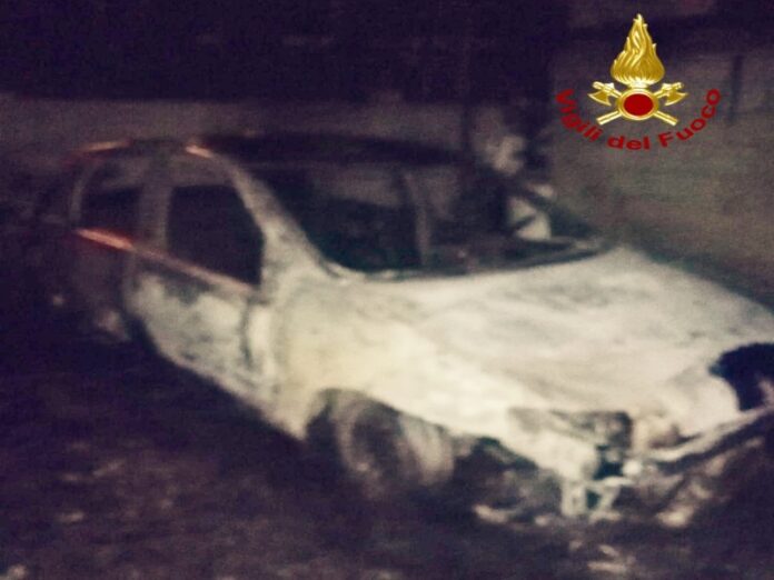 auto incendiata tiriolo