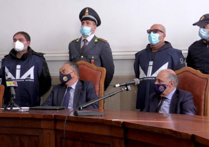 conferenza stampa operazione basso profilo