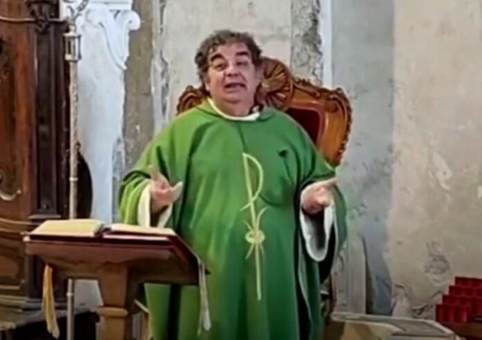 iI parroco di Paola don Pietro De Luca