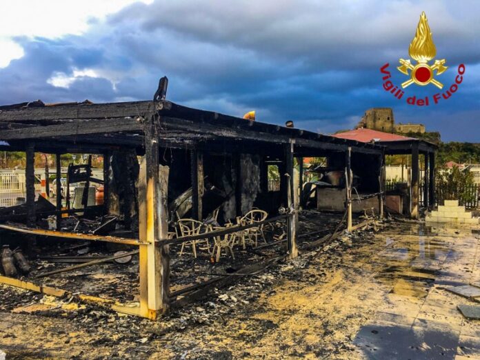 incendio stabilimento balneare Scalea