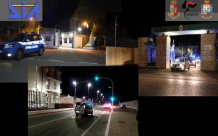 operazione basso profilo (foto Ansa)