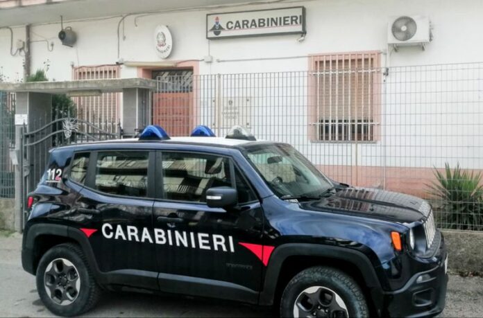 arresto aggressione coltello donna