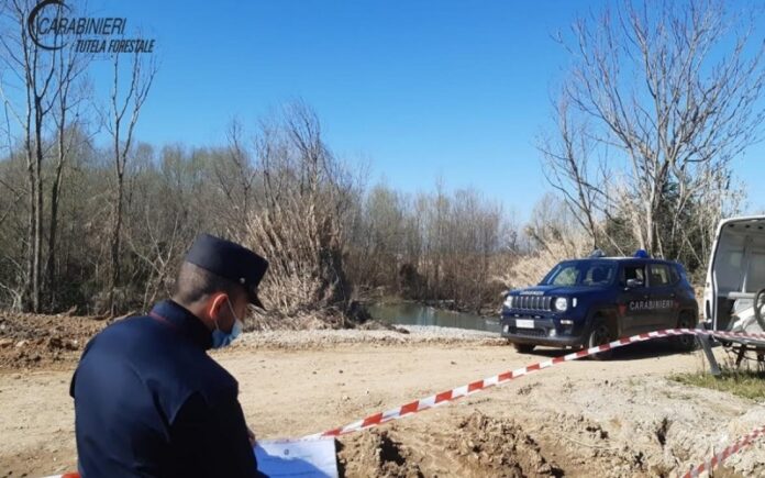 rifiuti nel fiume Crati