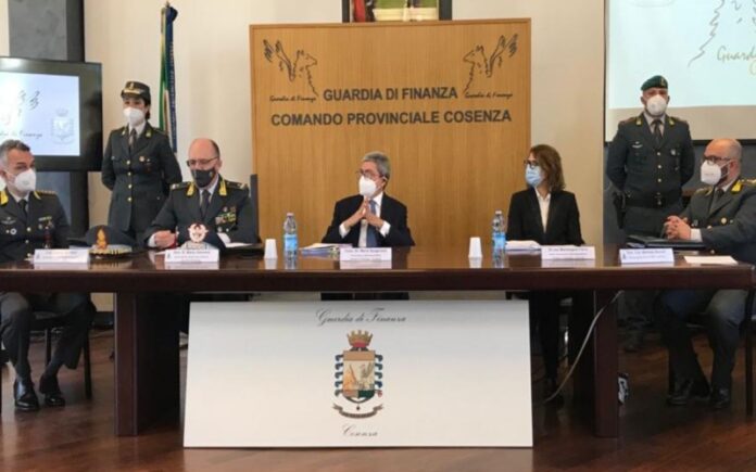 conferenza stampa gdf indagini dirigenti asp Cosenza