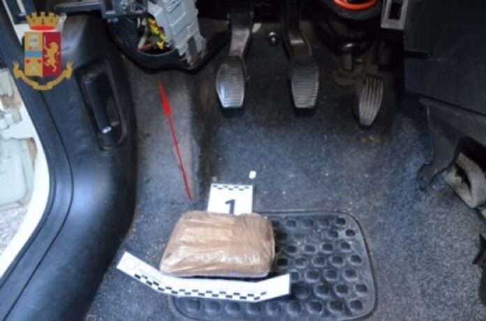 eroina in macchina due arresti