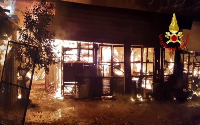 incendio deposito carpenteria