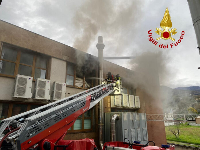 incendio deposito cinese Paola