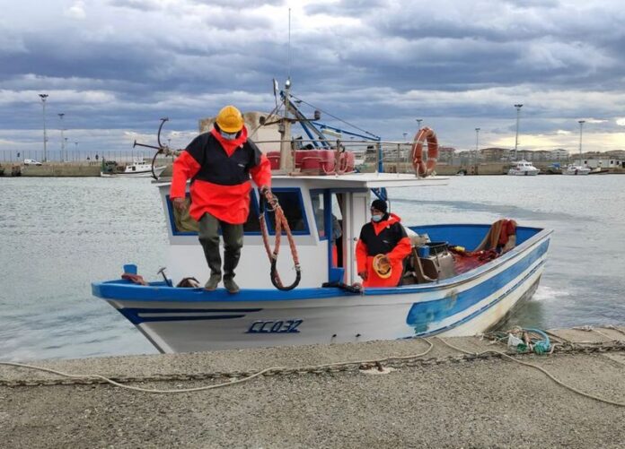 pesca con la sciabica della sardella