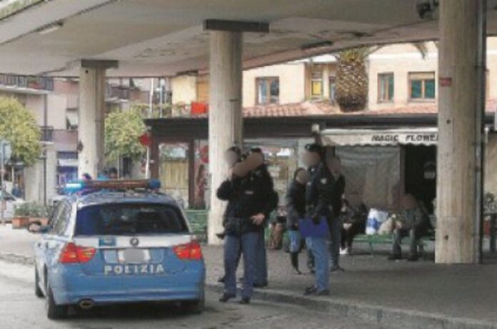 polizia arresta spacciatore autostazione cosenza