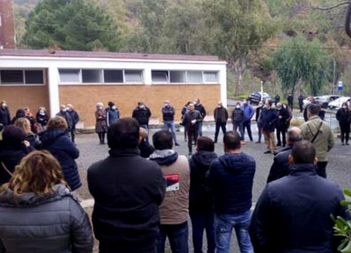 protesta lavoratori terme luigiane