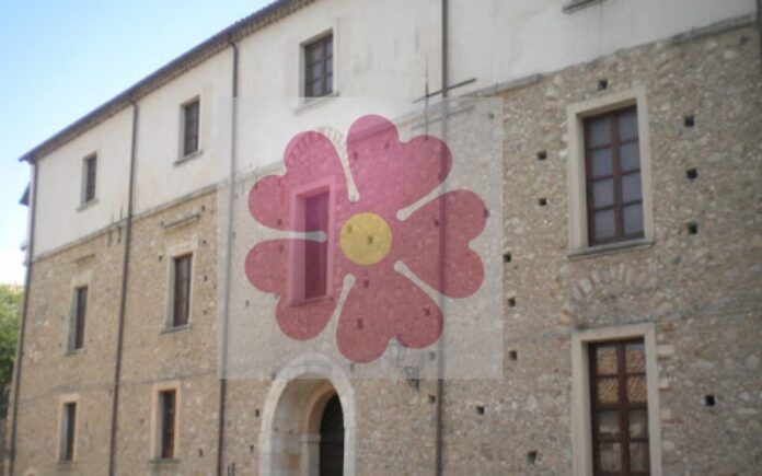 palazzo sersale Cerisano padiglione vaccinazioni