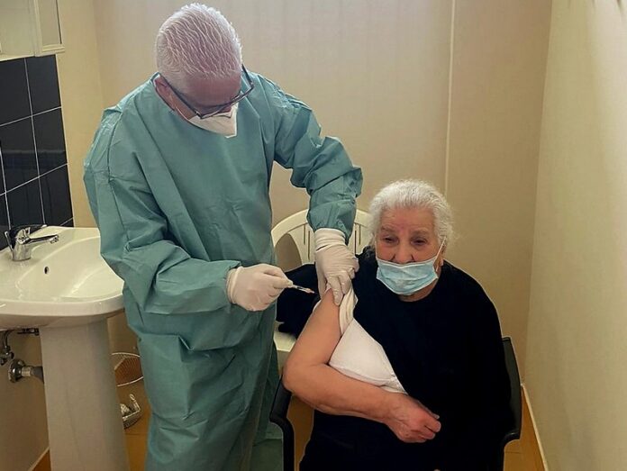 Vaccinazione centenaria morano