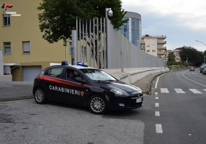 auto carabinieri uscita