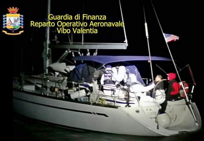 crotone barca a vela migranti