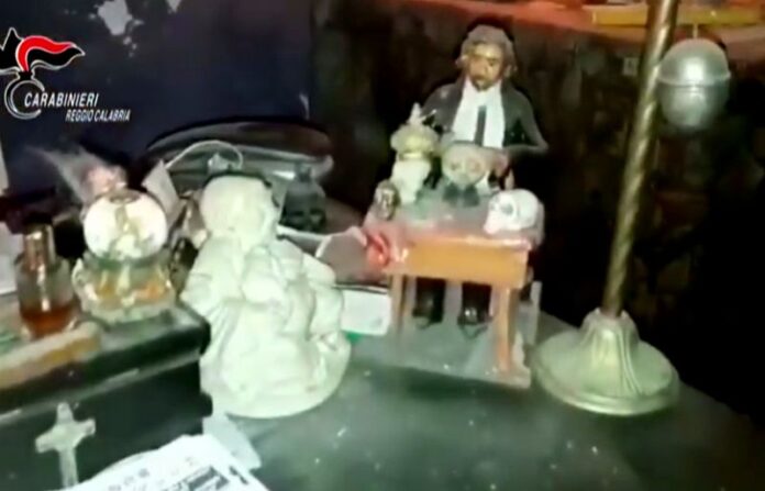 mago guaritore truffatore arrestato