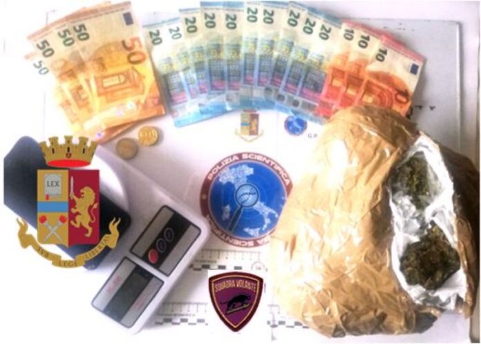 arresti spacciatori polizia