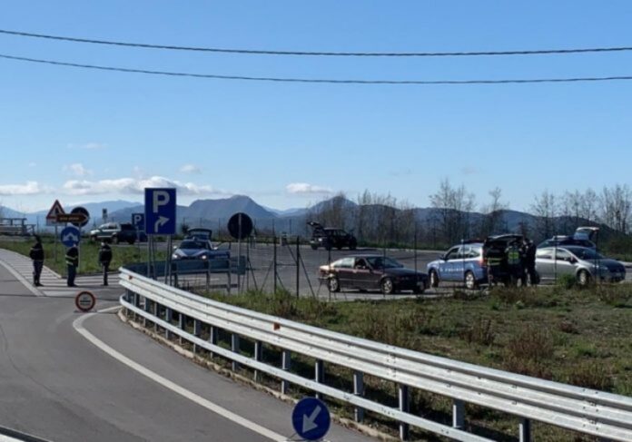 posto di blocco polizia stradale