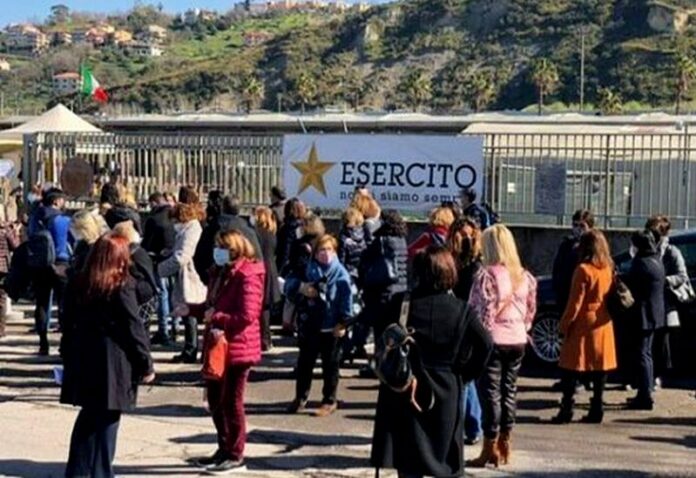Sospesa vaccinazione prof a Cosenza dopo stop lotto da Aifa