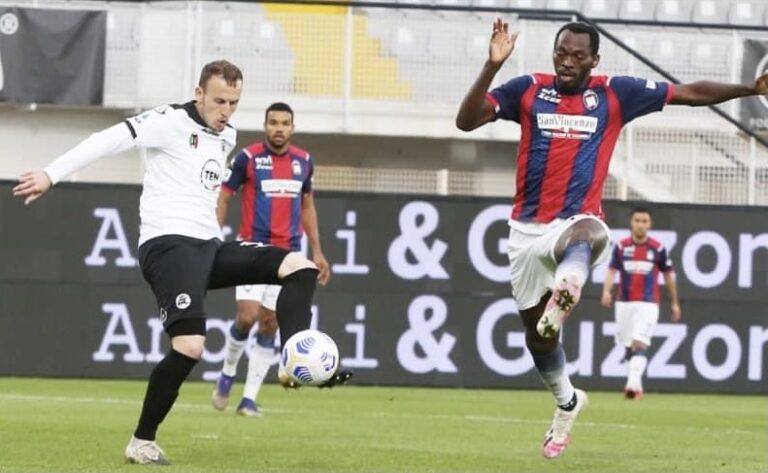 Spezia – Crotone, beffa per i pitagorici nel finale