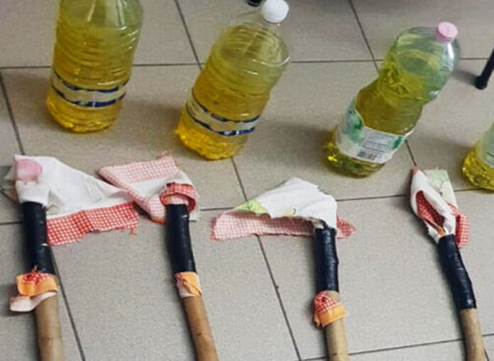 Corigliano bottiglie incendiarie