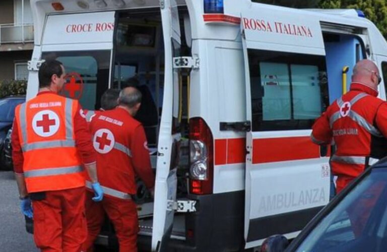 ambulanza operatori sanitari