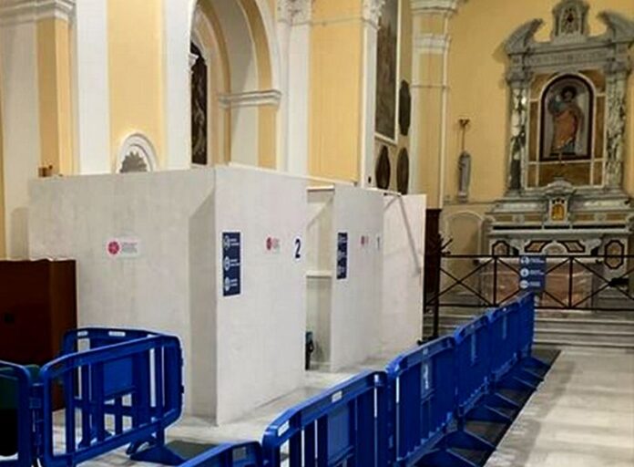 chiesa san pietro mendicino punto vaccinale