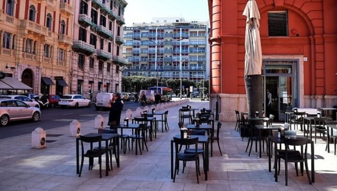 bar ristoranti aperto